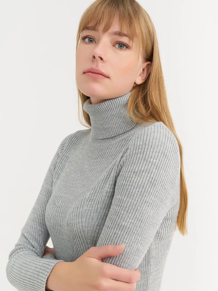 Kleid In Hellgrau 6 Kleid In Hellgrau – Bild 4