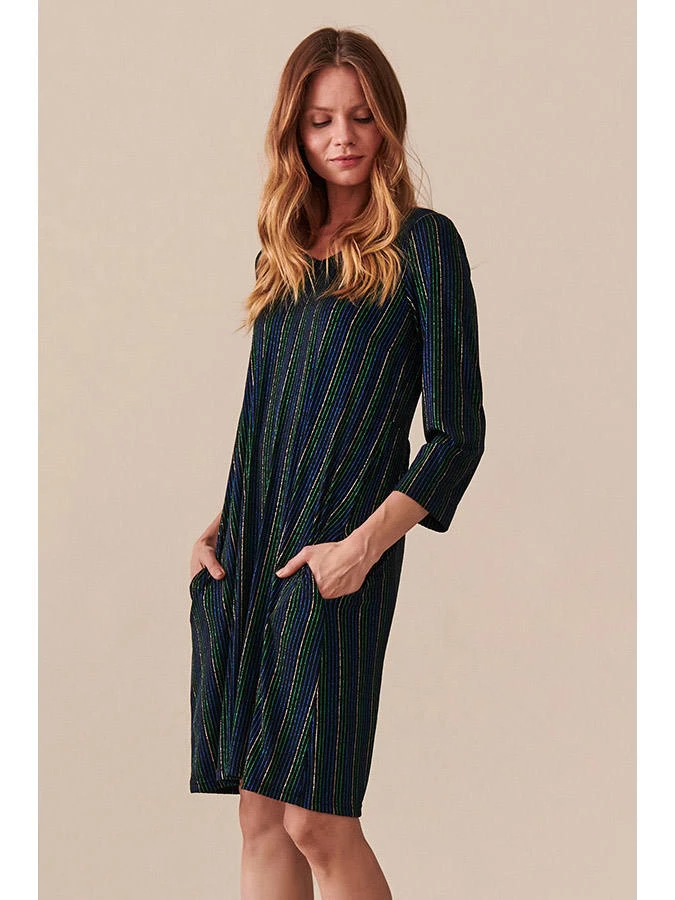 Kleid In Dunkelblau/ Bunt 3 Kleid In Dunkelblau/ Bunt