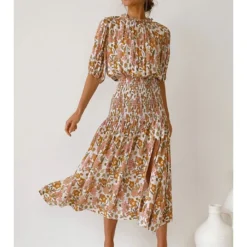 Kleid In Hellbraun/ Weiß