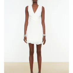 Trendyol Kleid In Creme